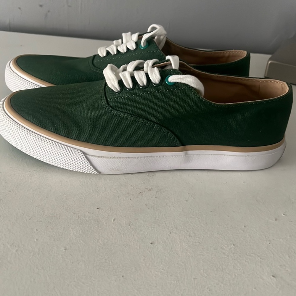New shoes. Lovely green color. Men size 5.5 and women 7.